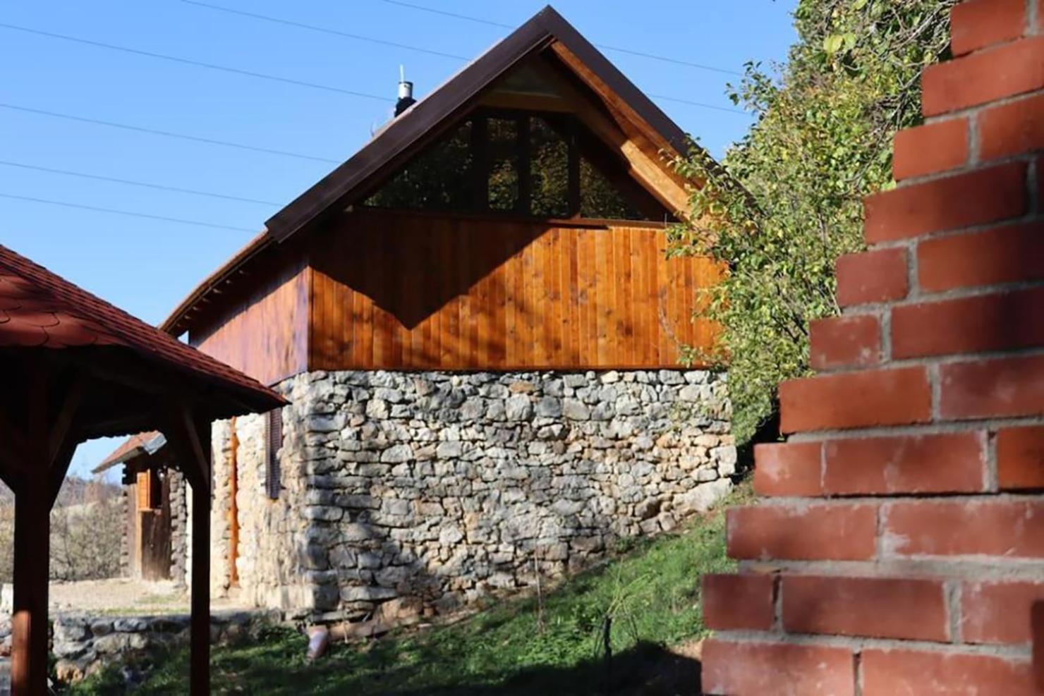 Salas U Bregu In Cheile Carasului Crasova Exterior foto