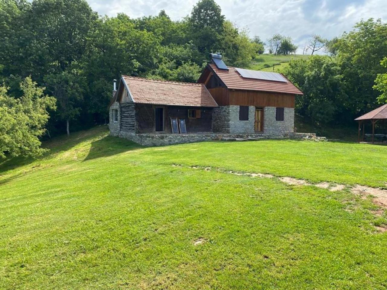 Salas U Bregu In Cheile Carasului Crasova Exterior foto