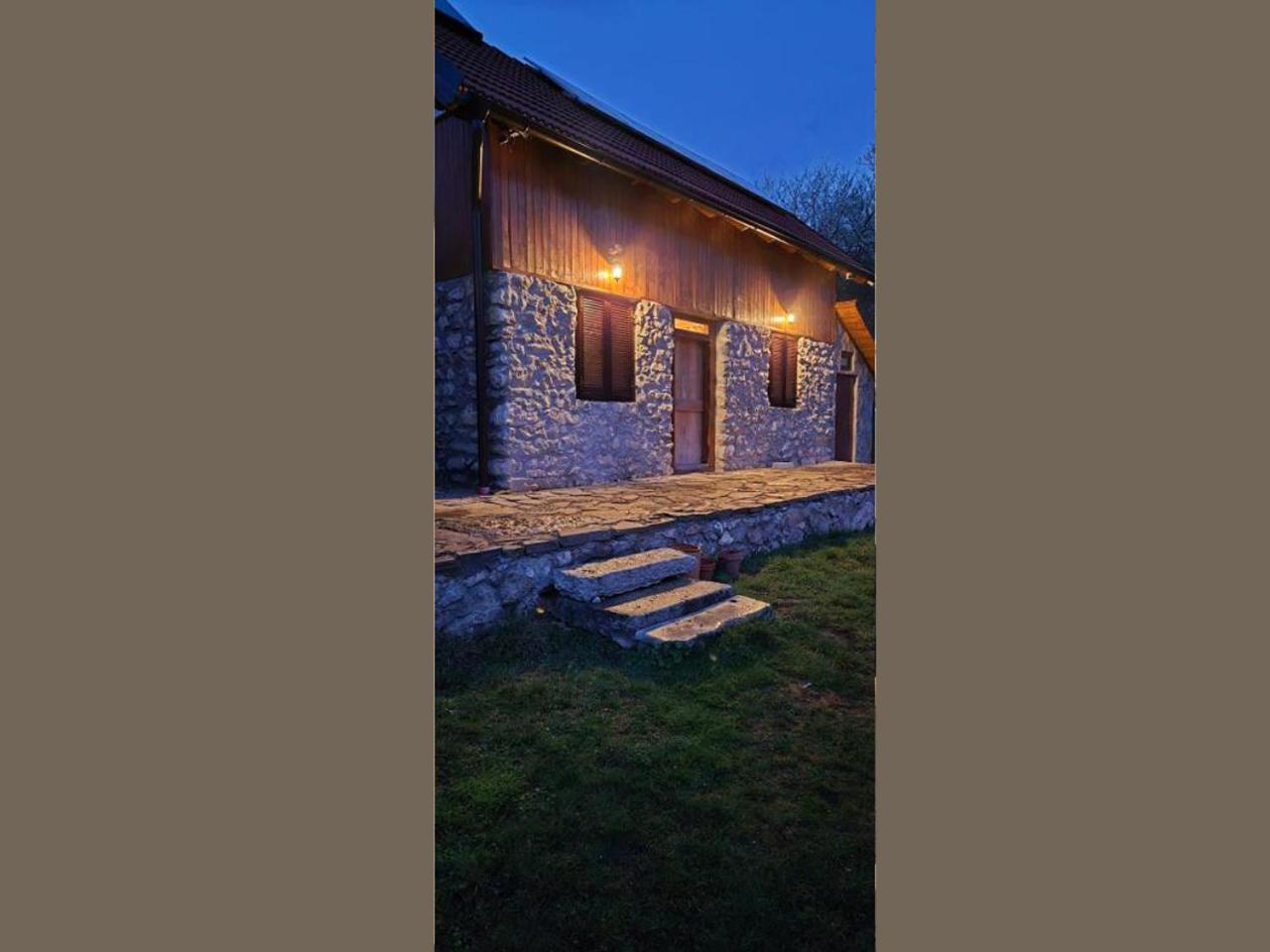 Salas U Bregu In Cheile Carasului Crasova Exterior foto